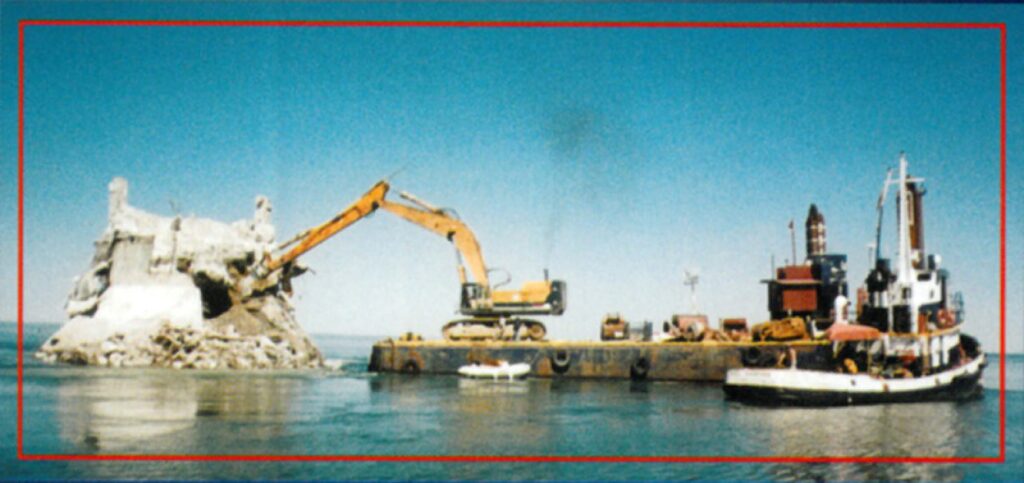 Travaux publics et services gouvernementaux Canada - Phare de l'Ile Blanche (Fleuve St-Laurent)